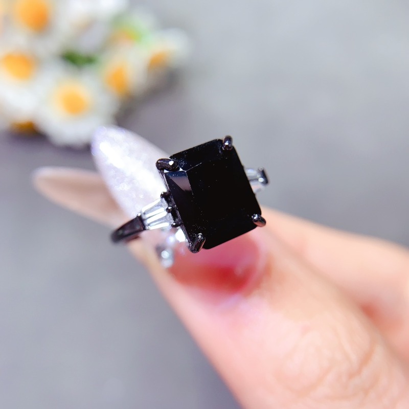 Anillo de espinela negra recta - Jewelry Making University reseña y precio
