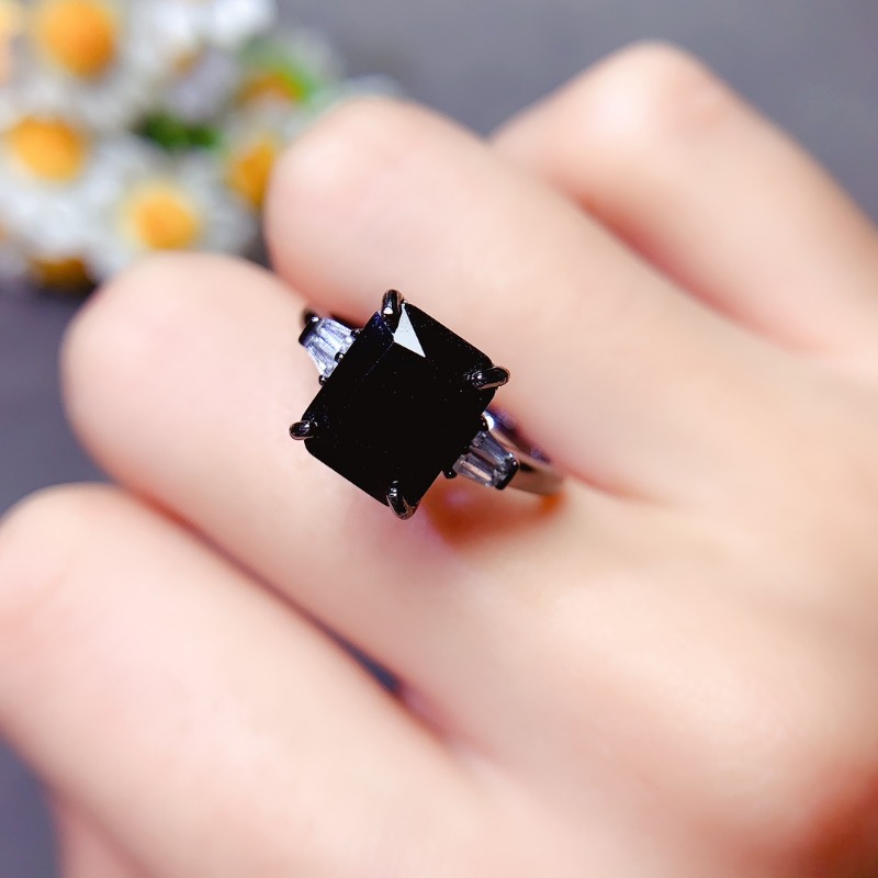 Anillo de espinela negra recta - Jewelry Making University reseña y precio