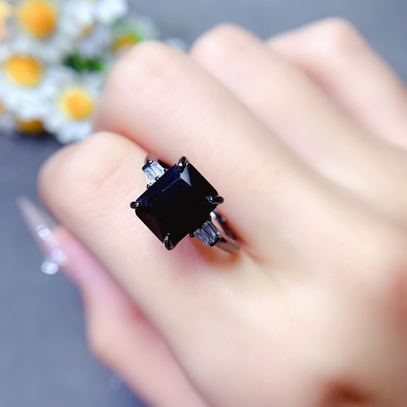 Anillo de espinela negra recta - Jewelry Making University reseña y precio